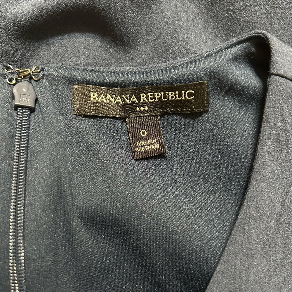Banana Republic Sleeveless V-Neck Maxi Dress in Navy - Picture 3 of 4